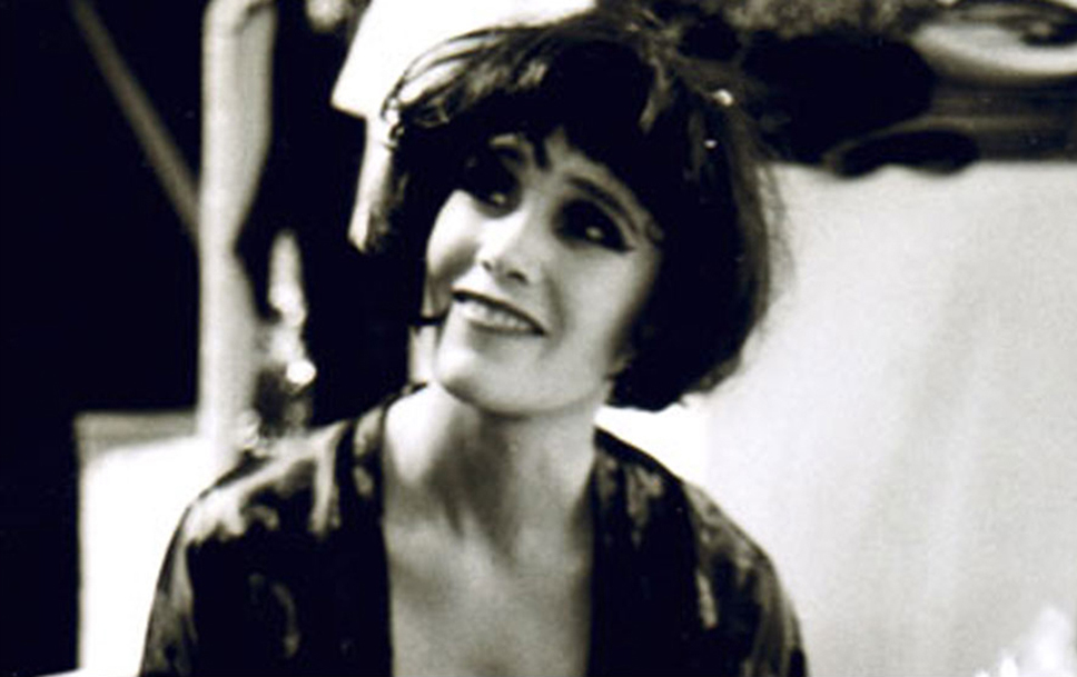Helene Berg as Fifi/Loco baletten